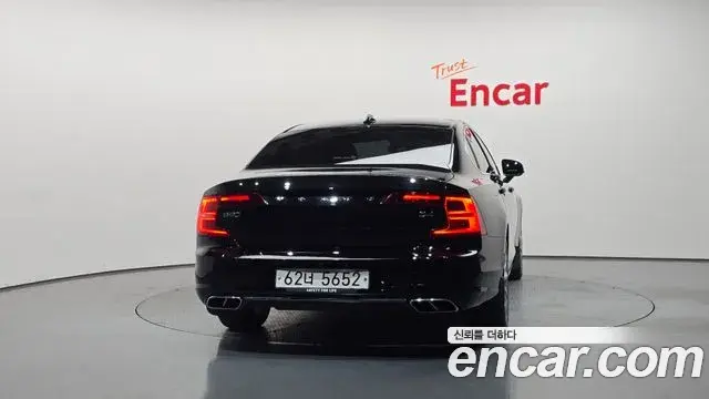 Volvo S90 2018 — Photo 28/30
