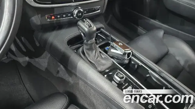 Volvo S90 2018 — Photo 1/30
