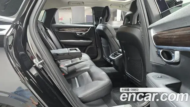 Volvo S90 2018 — Photo 14/30