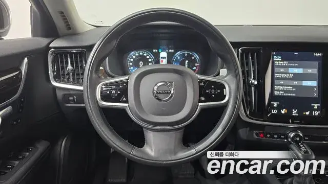 Volvo S90 2018 — Photo 9/30
