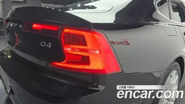 Volvo S90 2018 — Photo 27/30