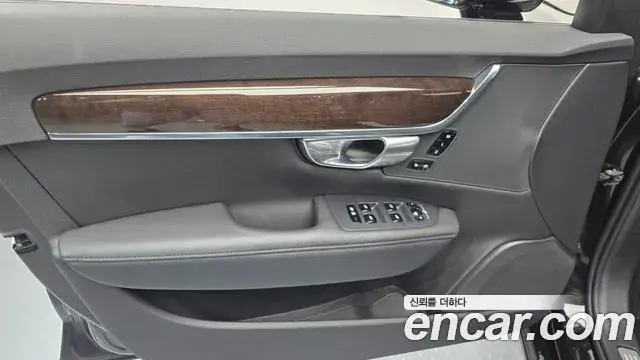 Volvo S90 2018 — Photo 16/30