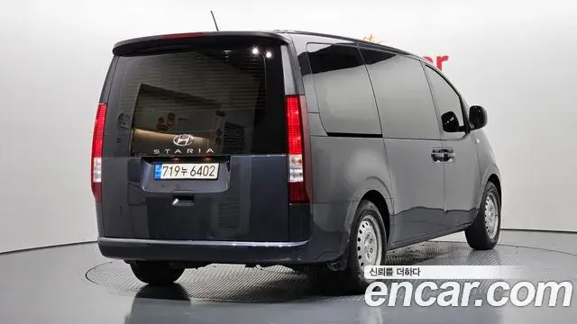 Hyundai Staria 2023 — Фото 2/20
