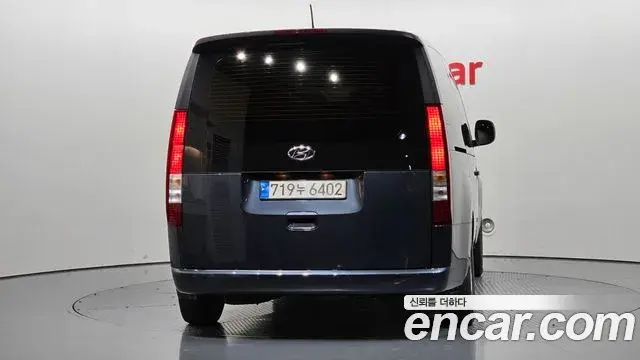 Hyundai Staria 2023 — Фото 4/20