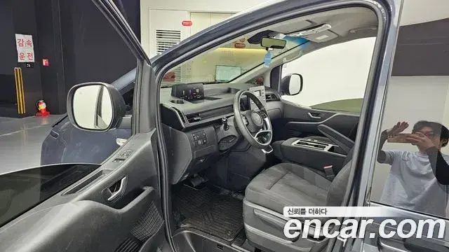 Hyundai Staria 2023 — Фото 10/20