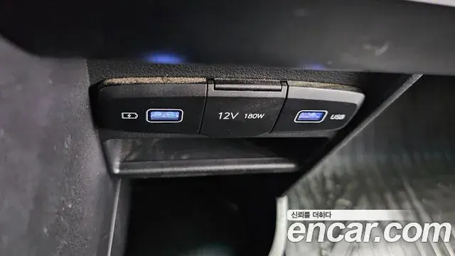 Hyundai Staria 2023 — Фото 16/20