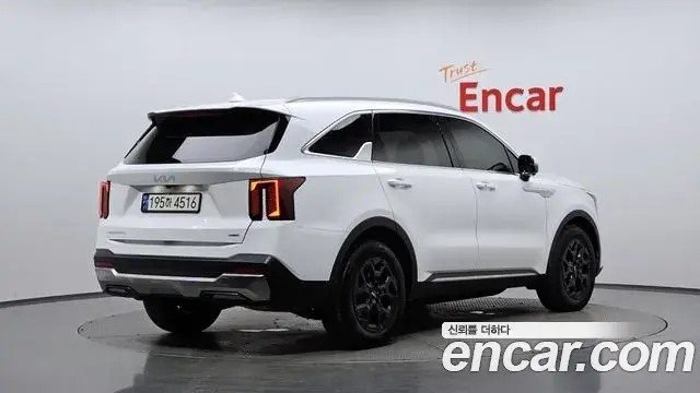 Kia Sorento 2023 — Фото 2/20