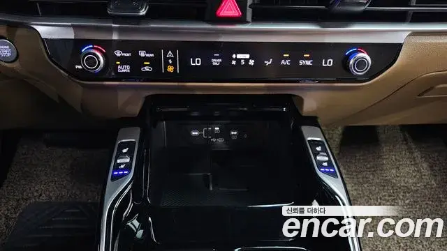 Kia Sorento 2023 — Фото 18/20