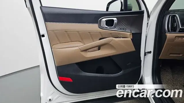 Kia Sorento 2023 — Photo 28/36