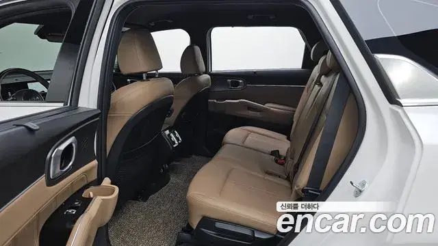 Kia Sorento 2023 — Photo 19/36