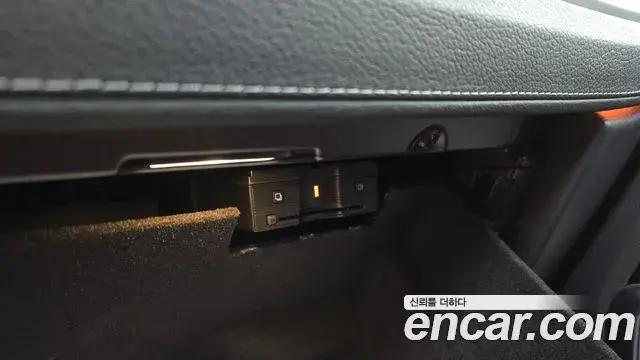 Mercedes-Benz G-Class 2021 — Photo 30/32