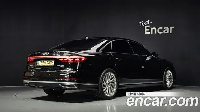 Audi A8 2021 — Фото 2/20