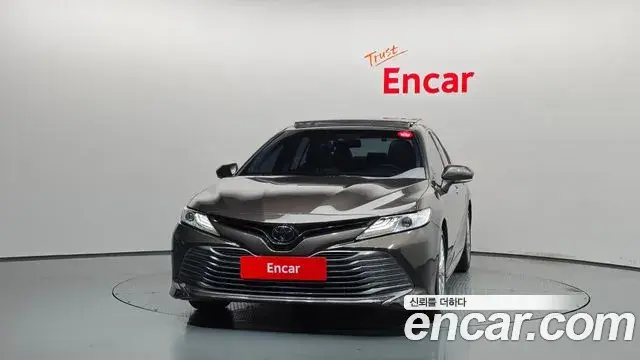 Toyota Camry 2019 — Фото 3/20
