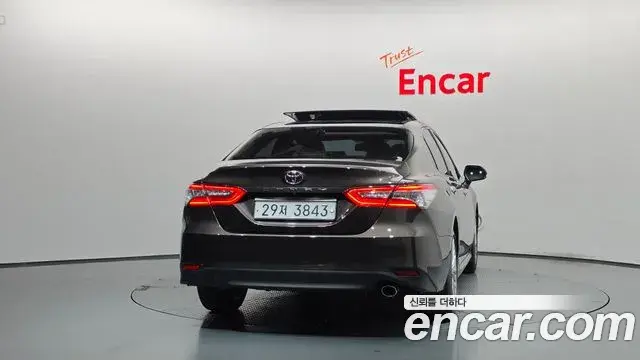Toyota Camry 2019 — Фото 4/20