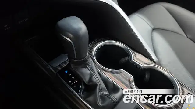 Toyota Camry 2019 — Фото 9/20