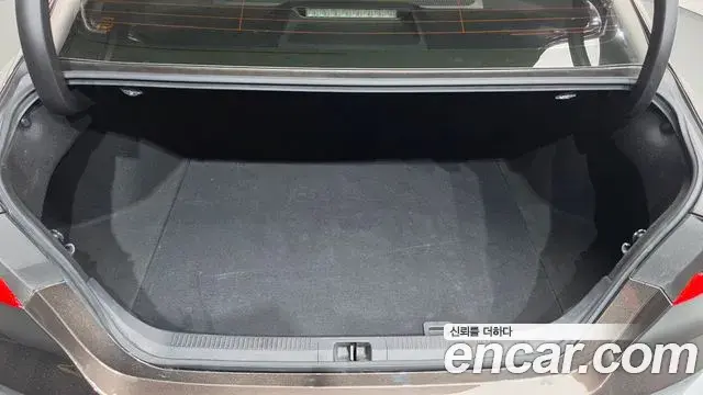 Toyota Camry 2019 — Фото 17/20