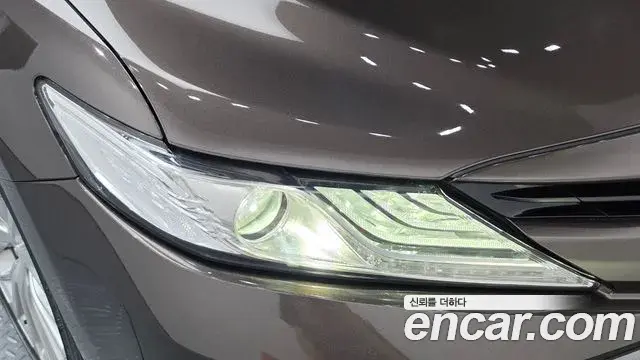 Toyota Camry 2019 — Şəkil 17/32