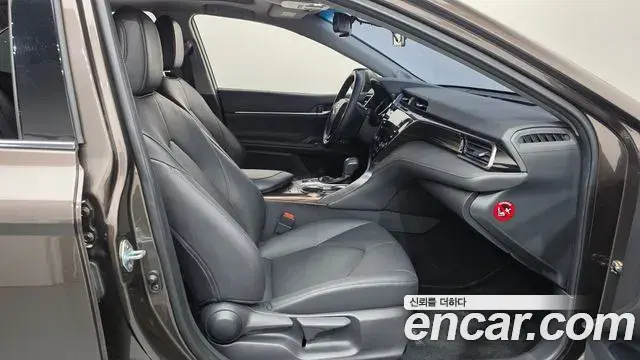 Toyota Camry 2019 — Şəkil 15/32