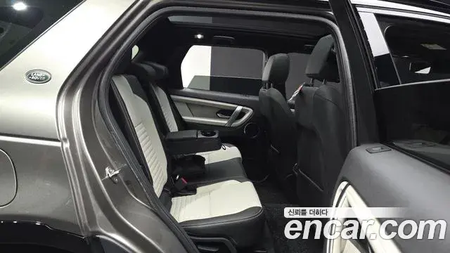 Land Rover Discovery Sport 2024 — Фото 12/20