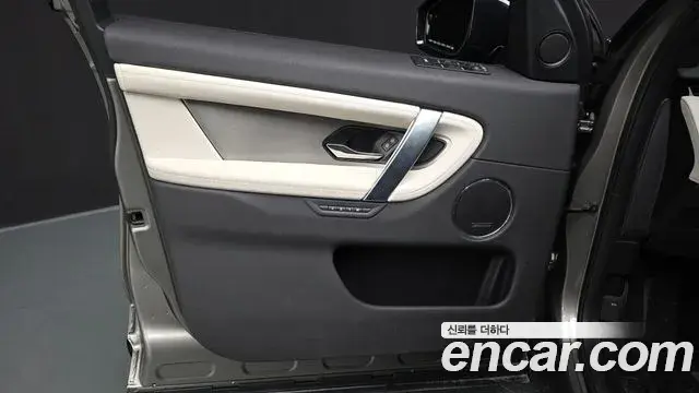Land Rover Discovery Sport 2024 — ფოტო 28/33