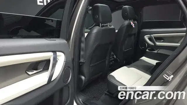 Land Rover Discovery Sport 2024 — ფოტო 26/33