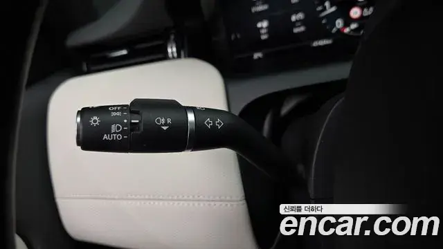 Land Rover Discovery Sport 2024 — ფოტო 17/33