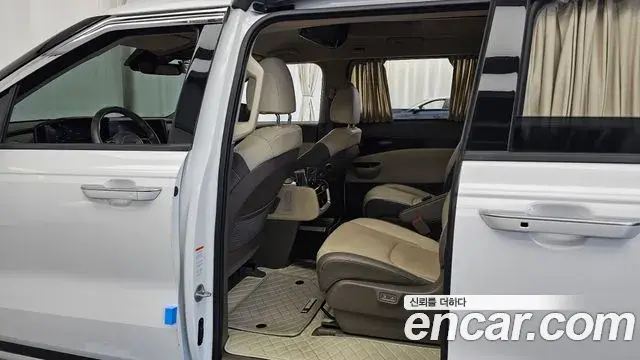 Kia Carnival 2021 — Фото 12/20
