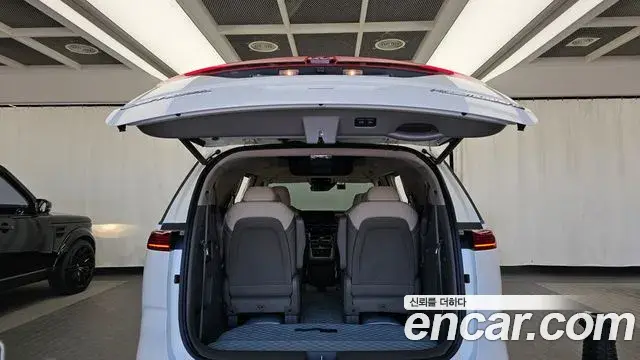Kia Carnival 2021 — Фото 16/20