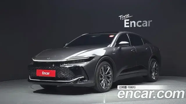 Toyota Crown Crossover 2024 — Фото 1/20