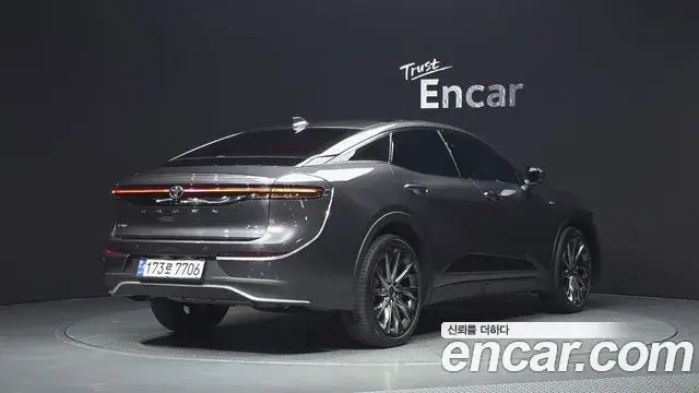 Toyota Crown Crossover 2024 — Фото 2/20