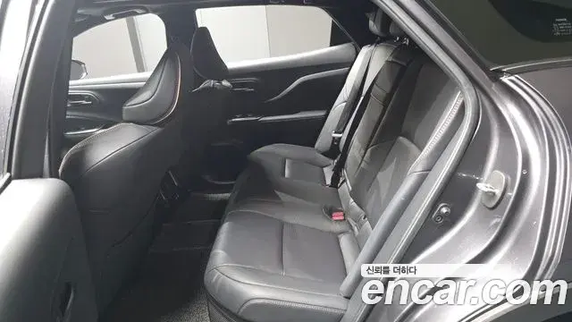 Toyota Crown Crossover 2024 — Фото 11/20