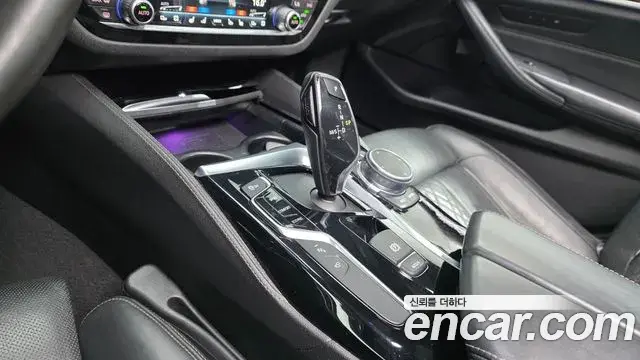 BMW 5 Series 2018 — Фото 9/20