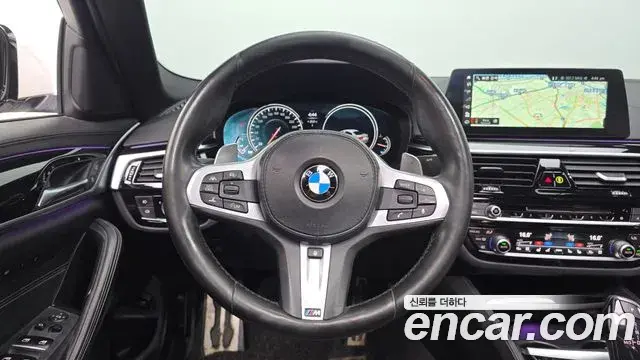 BMW 5 Series 2018 — Фото 14/20