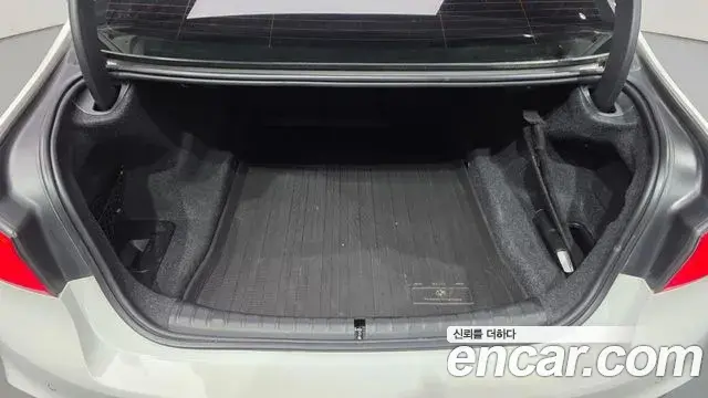 BMW 5 Series 2018 — Фото 19/20