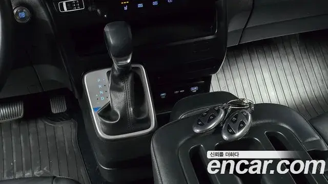 Hyundai Staria 2024 — Фото 9/20