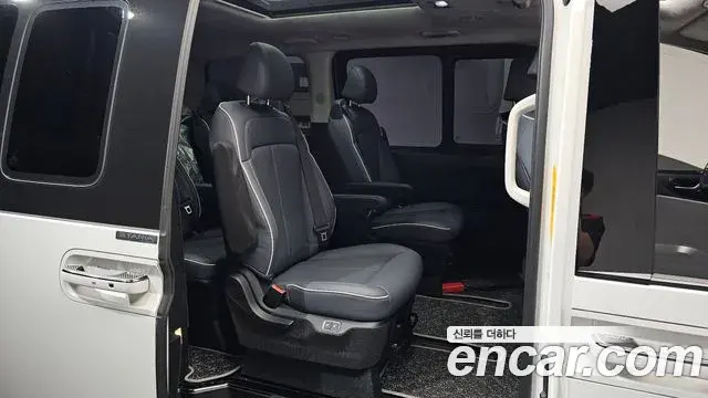 Hyundai Staria 2025 — Фото 11/20