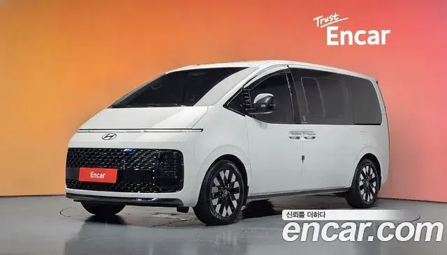 Hyundai Staria 2025 — Фото 1/20