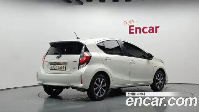 Toyota Prius C 2019 — Фото 2/20
