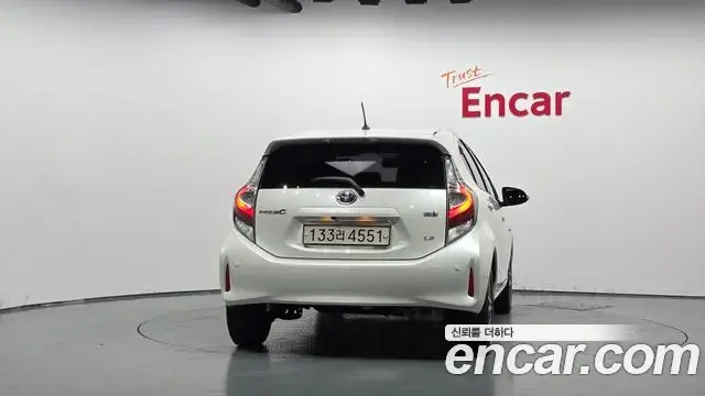 Toyota Prius C 2019 — Фото 4/20