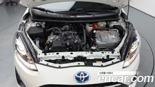 Toyota Prius C 2019 — Фото 6/20