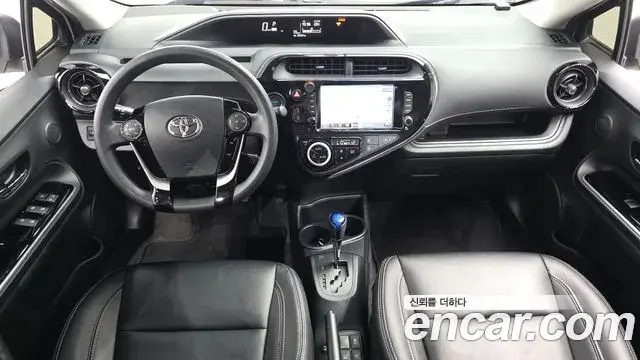 Toyota Prius C 2019 — Фото 10/20