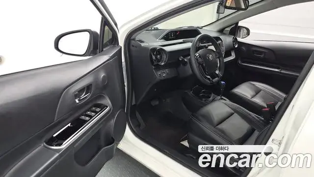 Toyota Prius C 2019 — Фото 9/20