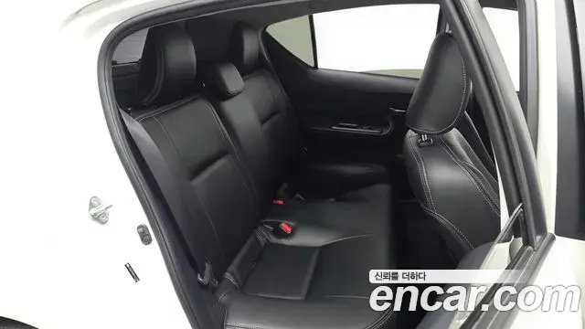 Toyota Prius C 2019 — Фото 11/20