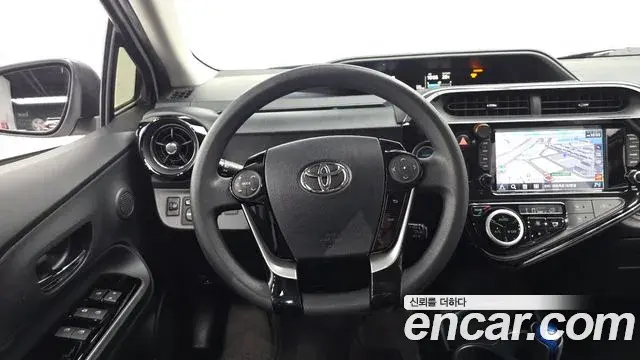 Toyota Prius C 2019 — Фото 12/20