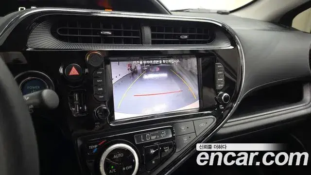 Toyota Prius C 2019 — Фото 14/20