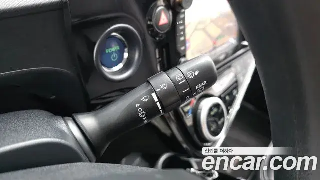 Toyota Prius C 2019 — Фото 17/20