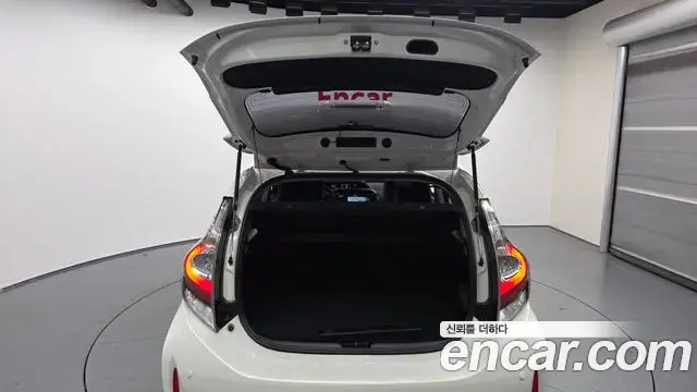 Toyota Prius C 2019 — Фото 20/20