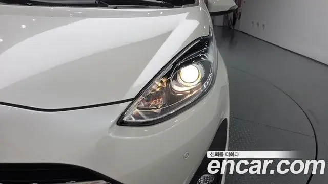 Toyota Prius C 2019 — Photo 2/31