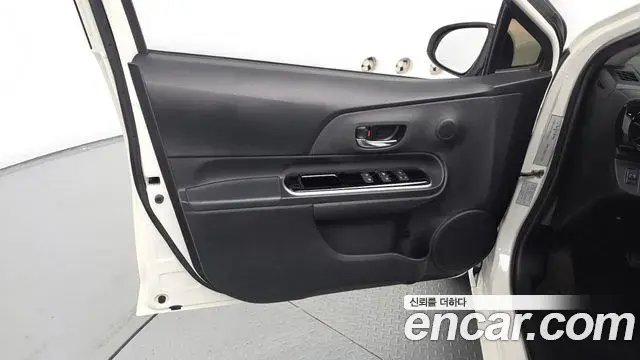 Toyota Prius C 2019 — Photo 22/31