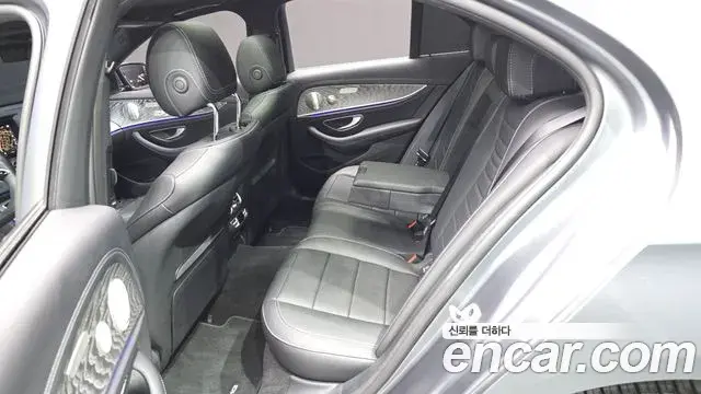 Mercedes-Benz E-Class 2022 — Фото 12/20